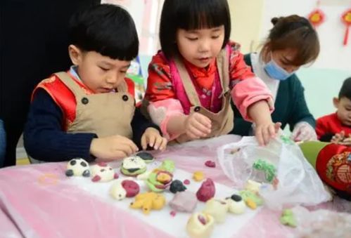 幼儿园午餐照片引发家长质疑，园长紧急回应食品安全问题